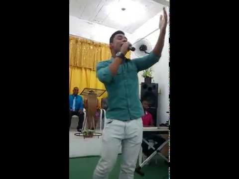 Robertinhow e Diante do Altar- Um homem, um tanque, uma cama