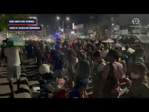 Passageiros lotam o Terminal Rodoviário Sul de Cebu