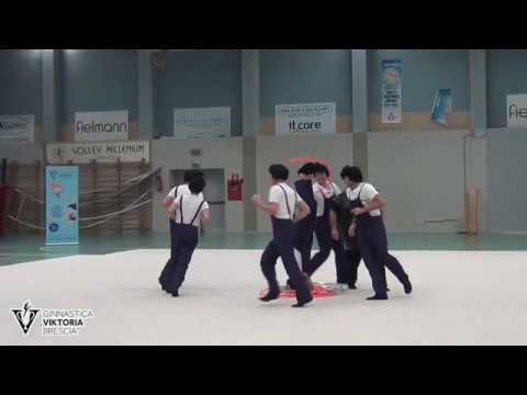 Squadra dei papà "ritmici" 7 cerchi - Saggio di Natale 2019