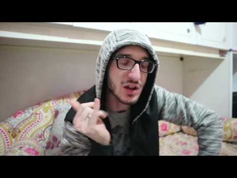 Carolina is sad, but Gigino the Drugged One will take care of her - Carmine Migliaccio