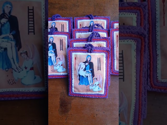 Vídeo relacionado con Escapularios Católicos, Collar Morado de Bendición y Protección, Escapulario de Marie Julie Jahenny, Hecho a Mano, Regalo para Decoración Religiosa