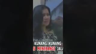 Download lagu Kunang kunang tunjukkan aku jalan #ritasugiarto#kunangkunang #shorts mp3