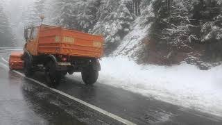 VIDEO: Iarnă în toată regula pe Transfăgărășan - Drumul e acoperit cu zăpadă 1 video