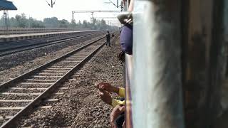 preview picture of video 'Kanpur Intercity Trash Lucknow Intercity At Nigohan'