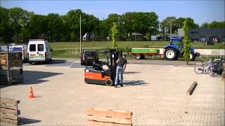 ATC Ommen; Heftruck oefeningen door Justin