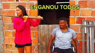 Homem Finge  ser  CADEIRANTE para não TRABALHAR, e sua esposa TRABALHA no lugar dele 😱