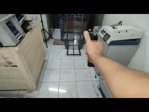 Teste de resistência de chapa de policarbonato