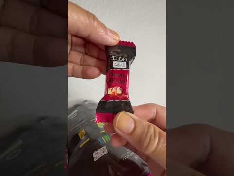 Lindt Hello Mini Sticks - Cheese cake flavour #shorts #asmr #unwrapping #lindt #chocolate
