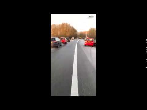 Spekglad op A1 bij Deventer: lange file door glijdende auto's