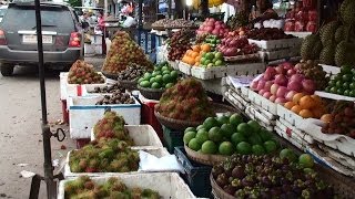 preview picture of video 'Tropical Fruit Market (Durian, Rambutan, Mangosteen etc) - Kampong Cham City, Cambodia'