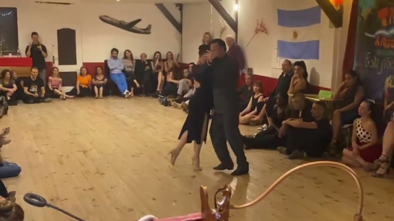 Video thumbnail for Bárbara Ferreyra & Agustín Agnez à la fête des 10 ans d'Esta Noche de Luna, Paris. (Démo 4)