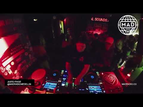 JUSTO FINGE @madradiomedellin_