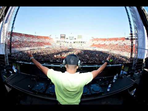 Showtek vs  Chuckie   Who is Ready to Cannonball Maroos Mashup