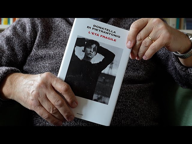 Vídeo relacionado con L'età fragile (Italian Edition)