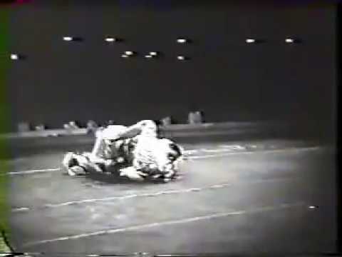 Black belt judoka Masahiko Kimura vs mediocre judoka Hélio Gracie - Brazil, 1951