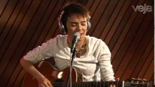 Maria Gadú canta 'Bela Flor'