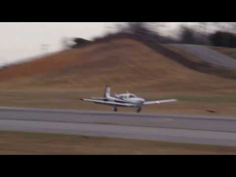 Mooney M-20 Go-Around at the Hickory Regional Airport
