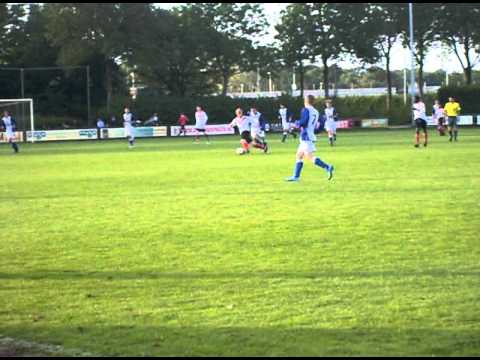 2 harde tackels GRC B1 - Blauw Wit `34.