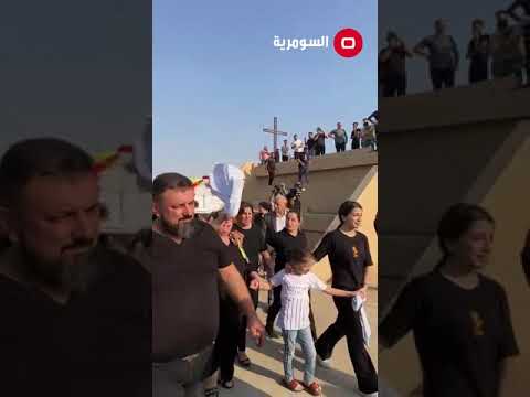 شاهد بالفيديو.. وسط دموع وحسرات وألم.. مواكب جثامين "ضحايا العرس" تتوالى نحو مقبرة الحمدانية لتوارى الثرى