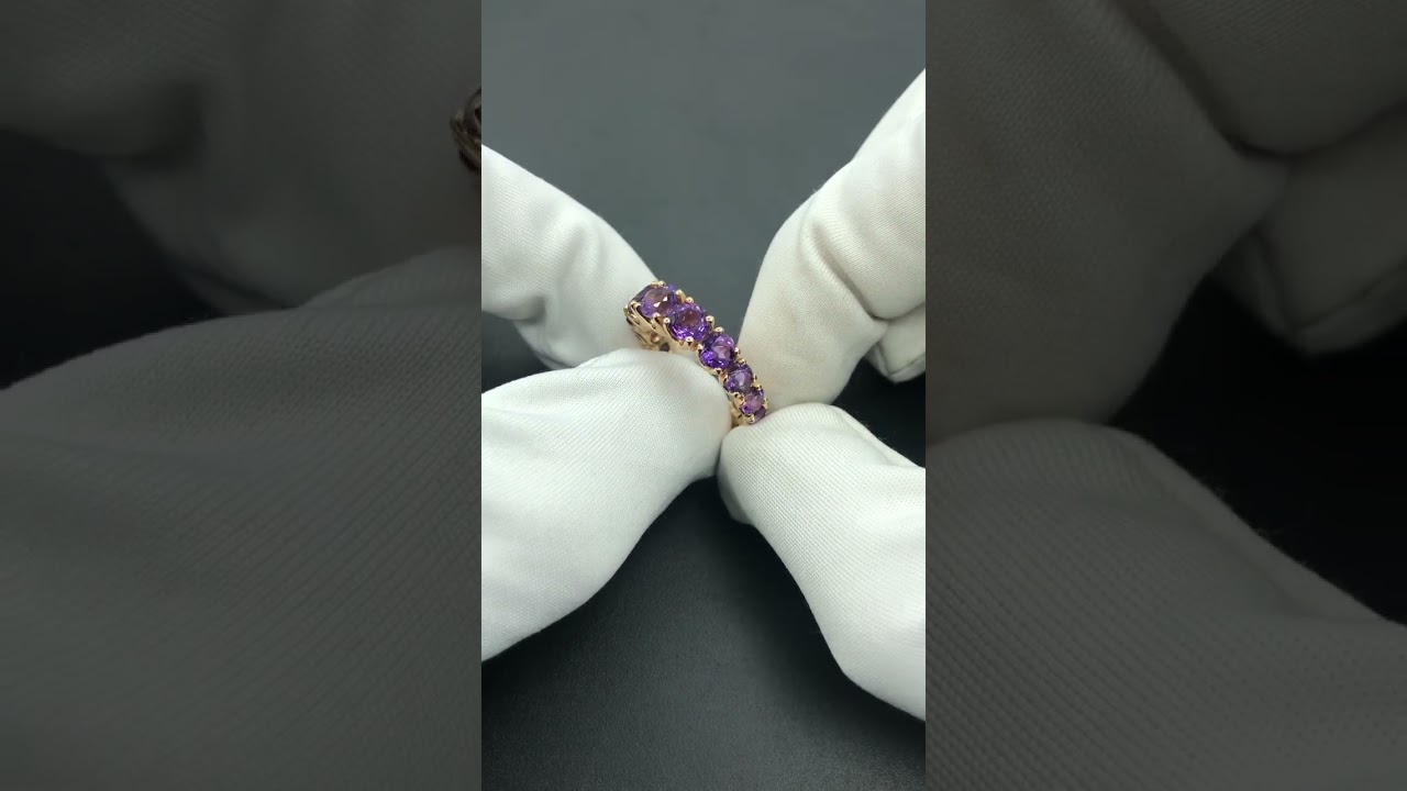 Un anello con ametiste e oro rosa