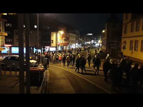 26.01.2022 Aschaffenburg bin positiv überrascht. So viele Menschen während der Woche unterwegs