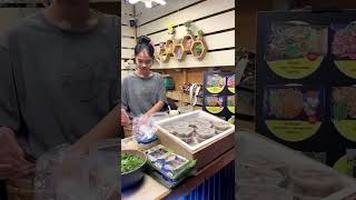 Download lagu Tester makan cumi dan udang mentah di Thailand #joddfairs #bangkokthailand #tiktok mp3
