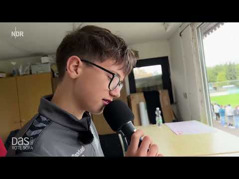 29.10.2025 Jüngster Stadionsprecher 13jähriger beim TSV Bardowick DAS! Rote Sofa