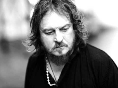 download lagu mp3 mp4 Zucchero Oro Incenso Birra, download lagu Zucchero Oro Incenso Birra gratis, unduh video klip Zucchero Oro Incenso Birra