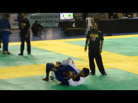 Túlio Pereira 1ª luta Brasileiro X-Combat 2014