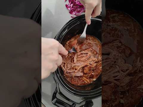 Pulled turkey  on the slow cooker #slowcooker #crockpot #turkey