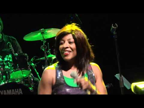 GWEN DICKEY  IS  IT LOVE  YOUR  AFTER  0R A  GOOD  TIME@HMV  FORUM 27  08 11