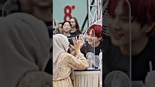 Download lagu K-pop Idol Respecting Hijabi Fan❤️✨💯 mp3