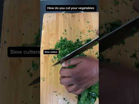 When do you prefer to cut your vegetables? #vegetables #nigeriandishes #food #foodie #vegetablesoup