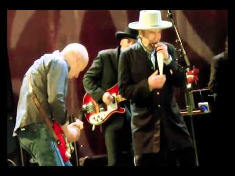 Bob Dylan & Mark Knopfler - Beyond Here Lies Nothin (Live)  - nov 03, 2012 Omaha