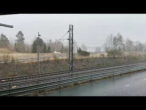 Kyl nyt tulee & tuulee isoja lumihiutsleta