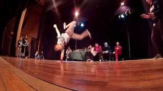 preview picture of video 'Eliminacje | Komar vs Olek | Karnawałowy Turniej Breakdance 2015'