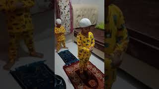Download lagu Anak kecil jadi imam sholat adek nya mp3