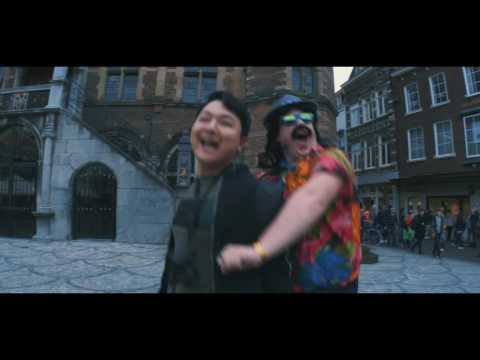 Beck & Bauer und Björn van Berkel - Brötchen Currywurst