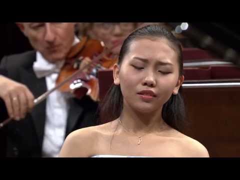 Aimi Kobayashi – Piano Concerto in E minor Op. 11 (final stage of the Chopin Competition 2015)