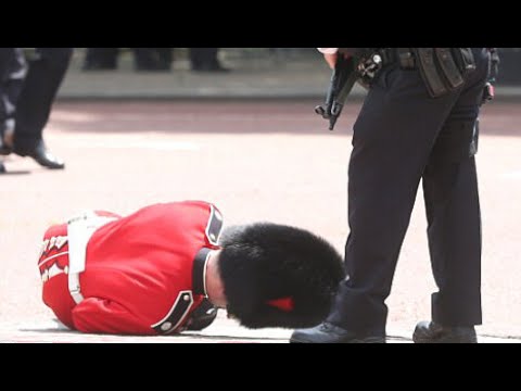 SHOCKING! Five Of The Queen's Guards Faint During Trooping The Colour 2017