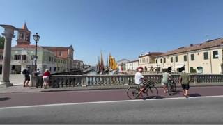 Il video, viaggio a Cesenatico dove i turisti scoprono di essere stati ingannati da un residence ...