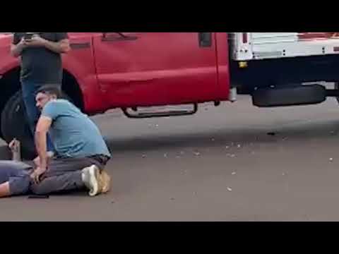 Acidente entre caminhonete e moto mobiliza SAMU no Bairro Vila Rica, em Santa Helena