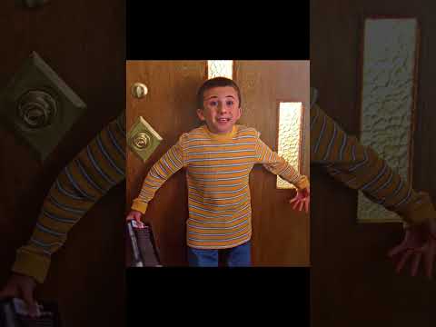 El niño ya no quería tener la vida de novios, pero la niña no lo iba a soltar