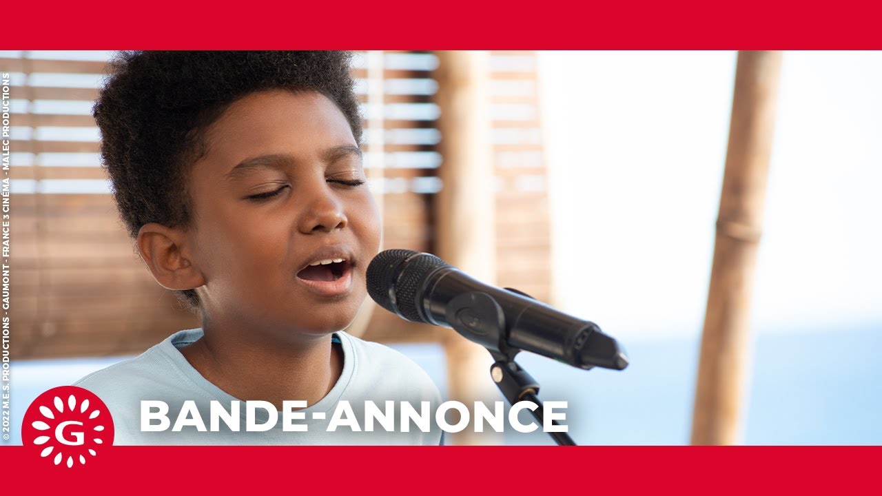 Miniature de la vidéo LE PETIT PIAF - Bande-annonce [Le 21 décembre au cinéma] du film Le Petit Piaf