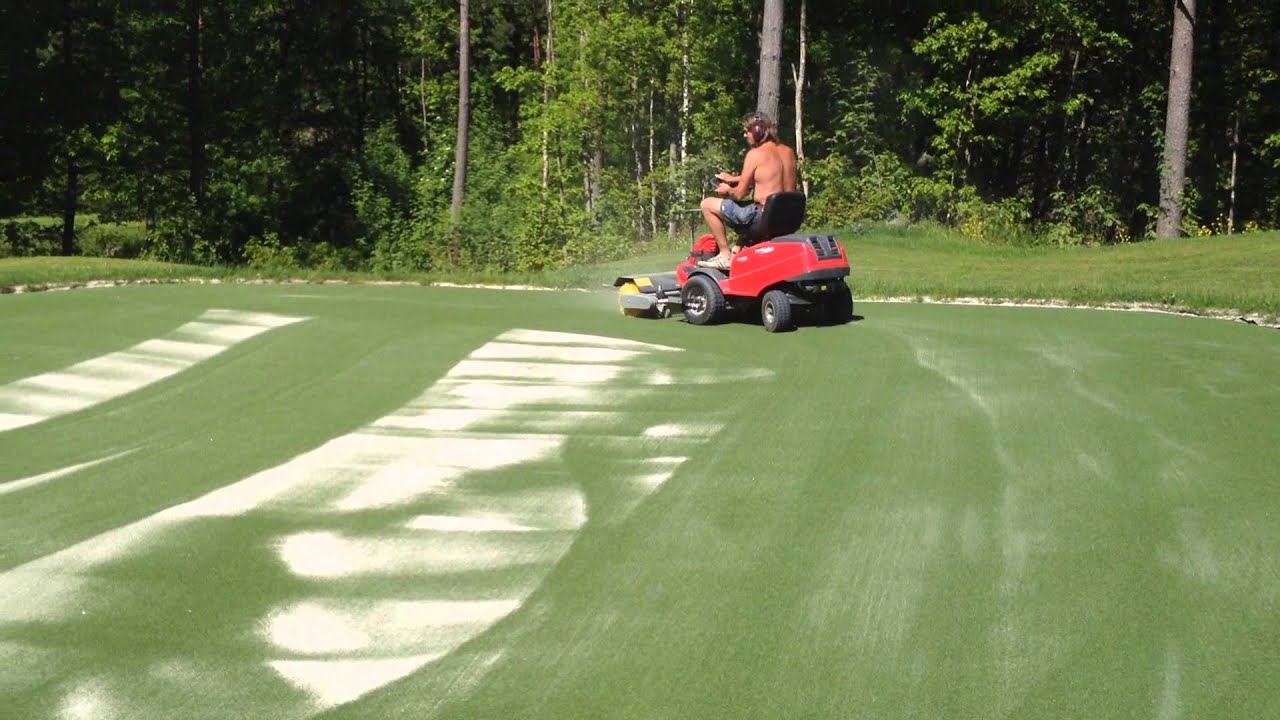 Henko 672: Brush Machine for Artificial Grass