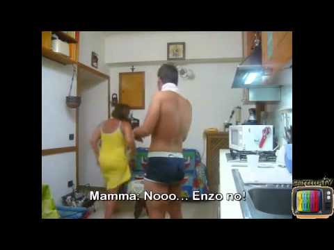 Enzo VS Il pulcino Pio