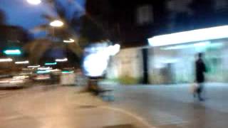 Atrabesando la Avenida peris y valero Valencia..