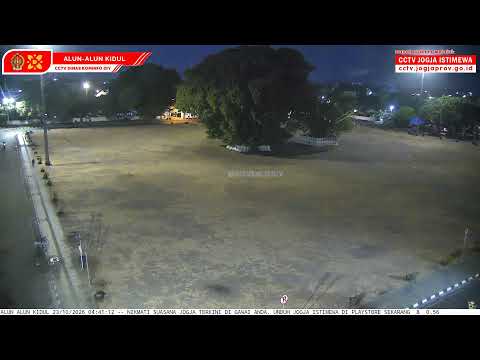 Live webcam view of Alun-Alun Kidul Twin Banyan Trees