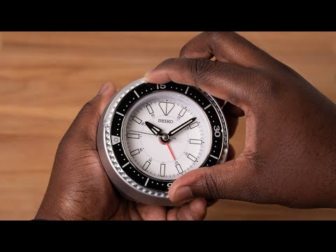 Just a minute with the Seiko Mai Modern Rotating Bezel Alarm Clock