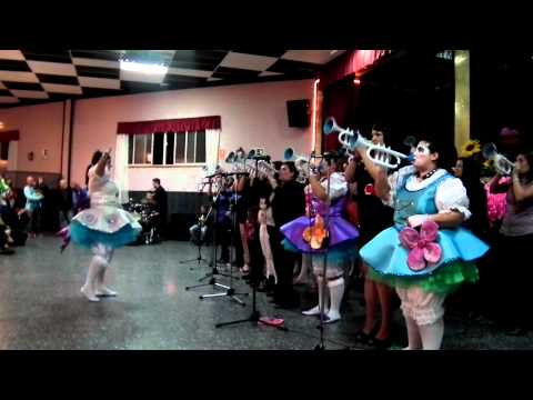 pasacalle murga ni muchas ni pocas cena presentacion 2012